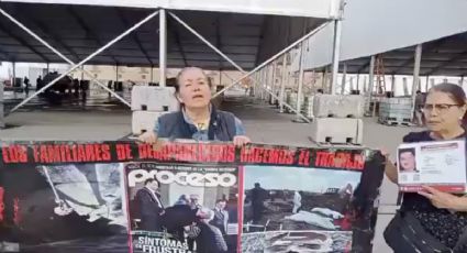 Pasan madres buscadoras segundo día al pie de la bandera monumental del Zócalo; piden que AMLO "cumpla su palabra"