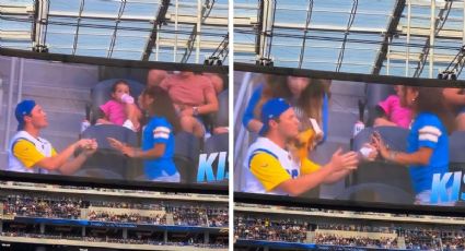 Aficionado de los Chargers propone matrimonio en una Kiss-Cam, lo rechazan y ‘le caen’ unos nachos