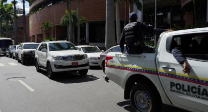 Gobierno de Venezuela detiene a dos hombres con armas provenientes de EU; asegura que buscaban "generar caos"