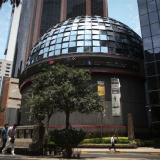 Bolsa mexicana liga tres sesiones a la baja: pierde 0.94% mientras mercados de EU avanzan