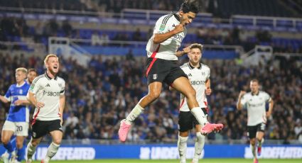 El mexicano Raúl Jiménez anota su primer gol de la temporada y ayuda al triunfo del Fulham en la Copa de la Liga inglesa