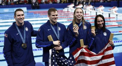 Estados Unidos conquista con récord mundial el relevo mixto 4x100 de la natación olímpica y 'arruina' el quinto oro de Léon Marchand