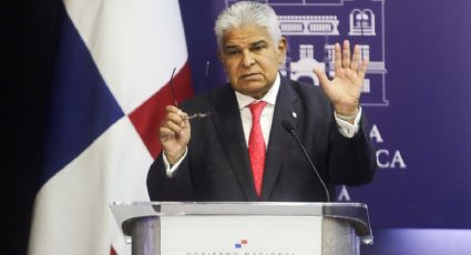 Presidente de Panamá dice que podría dar asilo político a Maduro como puente de salida a otro país