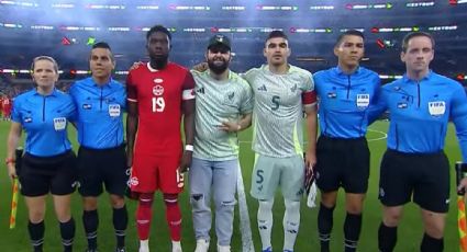 El cantante sonorense Carín León lanza el volado del México-Canadá en el AT&T Stadium