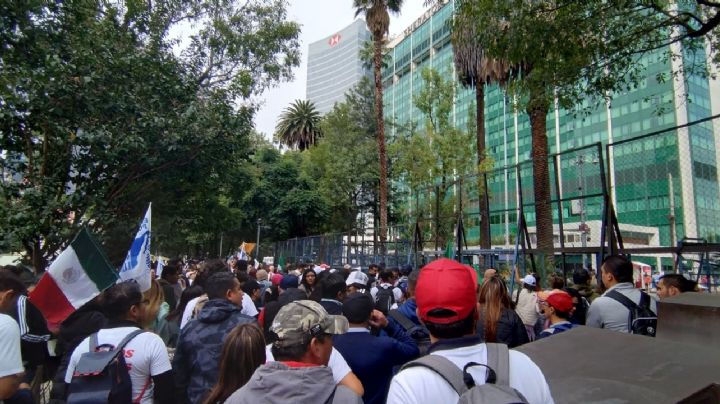 Trabajadores del Poder Judicial se manifestaron frente a la BMV y la embajada de Estados Unidos