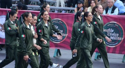 Selección de Natación Artística, Osmar Olvera y otros deportistas olímpicos participan en el Desfile Cívico Militar de la Independencia