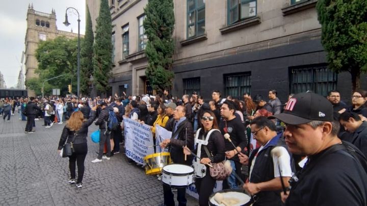 Trabajadores del PJF protestan afuera de la Suprema Corte en contra de la reforma judicial