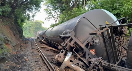 Se descarrilan 18 vagones de un tren de empresa canadiense en Michoacán