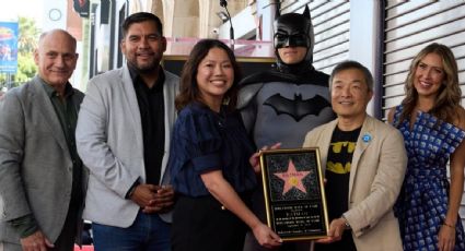 Batman se convierte en el primer superhéroe en recibir una estrella en el Paseo de la Fama de Hollywood