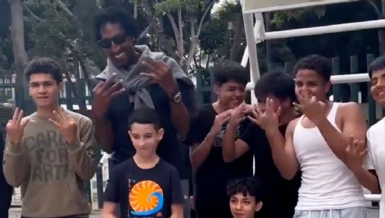 Scottie Pippen, leyenda de la NBA, sorprende a jóvenes y juega una ‘reta’ en la CDMX: “Sigan soñando en grande”