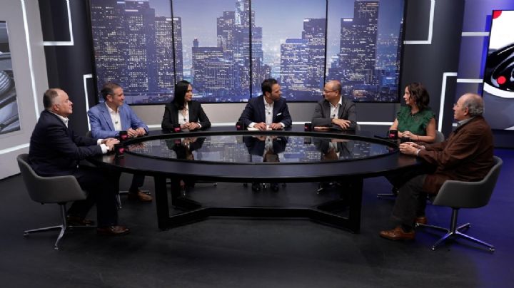 Mesa de Análisis con Loret: Adela Navarro, Maite Azuela, Lorenzo Córdova, Héctor Aguilar Camín, Héctor de Mauleón y Jesús Silva-Herzog