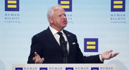 Walz pide respaldo de la comunidad LGBTQ+ y les recuerda que los demócratas han apoyado sus causas