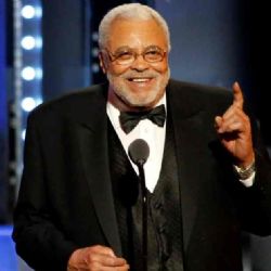 Muere el actor James Earl Jones a los 93 años; prestó su voz a Darth Vader y Mufasa