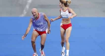 Polémica mundial: Le quitan medalla de bronce a atleta paralímpica por ayudar a su guía que estaba a punto de desplomarse en el maratón