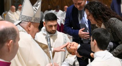 El papa Francisco bautiza a 21 bebés en la Capilla Sixtina para recordar el primer sacramento de Jesús en el río Jordán