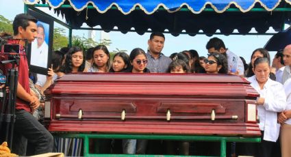 Despedida entre mariachis y dolor: sepultan al periodista Alejandro Gallegos León en Tabasco