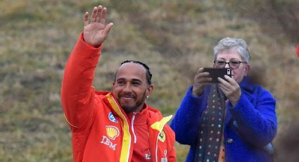 ¡Vaya susto! Lewis Hamilton estrella su Ferrari en el circuito de Barcelona y sale ileso, aunque dañó el monoplaza