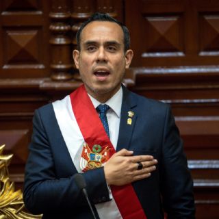 Perú destituye a su séptimo presidente en una década y nombrará a un relevo que estará cinco meses