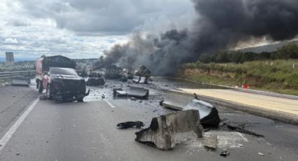 Pipa de combustible se vuelca e incendia sobre la México-Puebla; hay una persona lesionada