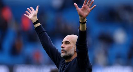 Maestro del toque: Pep Guardiola, técnico del Manchester City, realiza un espectacular tiro en el golf