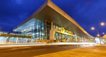 Dan cuatro años de prisión domiciliaria a funcionaria en Bogotá por sobornos; fue captada recibiendo sobres con dinero