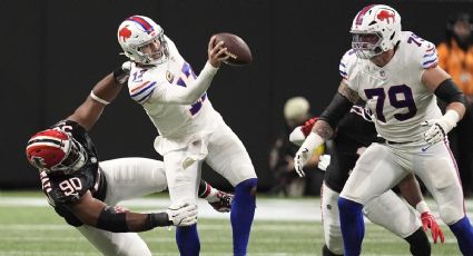 Josh Allen, QB de los Bills, sufre cuatro capturas y dos intercepciones en la sorpresiva derrota de Buffalo ante los Falcons
