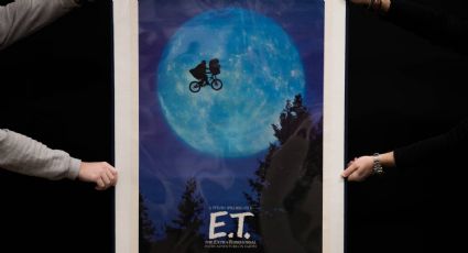 Fallece Drew Struzan, ilustrador de los carteles de películas como "E.T", "Star Wars" y "Volver al futuro"