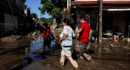 Protestan estudiantes de la Universidad Veracruzana por desaparición de compañeros tras intensas lluvias