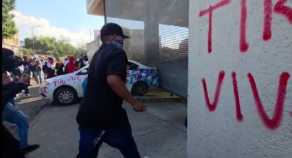 Estudiantes normalistas toman autobuses para realizar actos vandálicos en Morelia