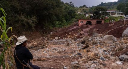 A una semana de las lluvias, 127 comunidades siguen incomunicadas; Sheinbaum supervisa ayuda en helicóptero