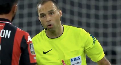 Increíble: árbitro detiene partido de futbol porque en la tribuna recordaron a víctimas de un atentado e insultaron al Estado Islámico