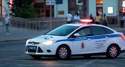 Policías de Rusia obligan a hacer lagartijas a asistentes de centro nocturno tras operativo