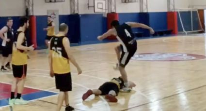 Basquetbolista amateur que agredió con un codazo y pisotón en la cabeza a un rival es un exfuncionario: fue suspendido de por vida y cerró sus redes sociales
