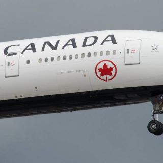 Colisiona un avión de Air Canada contra un vehículo en el aeropuerto LaGuardia, de Nueva York