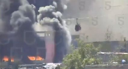 Se registra incendio en una fábrica de colchones en Ecatepec; suspenden servicio en el Mexicable