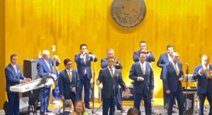 Diputados de Morena abandonan sesión para bailar y tocar a ritmo de la Sonora Santanera