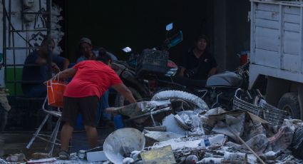 Habitantes de Álamo, Veracruz, arrojan lodo y corren a la alcaldesa; acusan abandono durante la contingencia