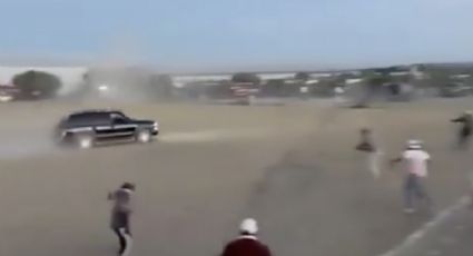 Indignación: Un hombre irrumpe en una cancha de futbol y arrolla a dos personas con una camioneta en Guanajuato; ya fue detenido