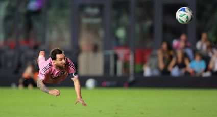 ¡Hace golazo de cabeza! Messi anota doblete y guía la victoria del Inter Miami ante el Nashville en el inicio de los playoffs de la MLS