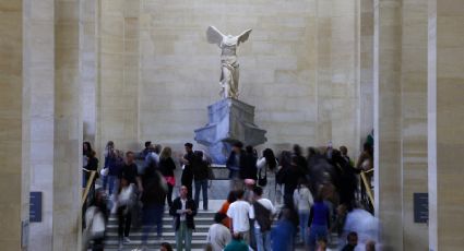 Caen dos sospechosos del robo en el Museo de Louvre; uno de ellos intentaba abandonar Francia
