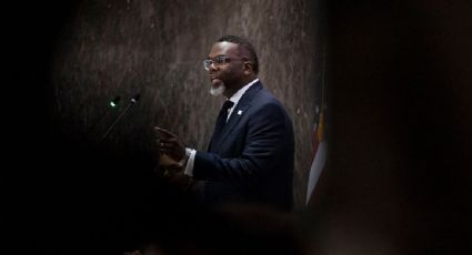 "No tenemos migrantes irregulares", asegura el alcalde de Chicago ante redadas de Trump