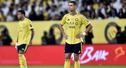 Cristiano Ronaldo se enfada ante gritos de "Messi, Messi" de aficionados rivales; su equipo fue eliminado de la King's Cup de Arabia Saudita