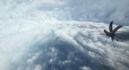 Cazahuracanes trabajan sin salario siguiendo a "Melissa" en medio del cierre del gobierno de EU