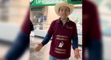 Juez acude a mitin de Claudia Sheinbaum vestido de guinda y autollamándose "juez del bienestar"