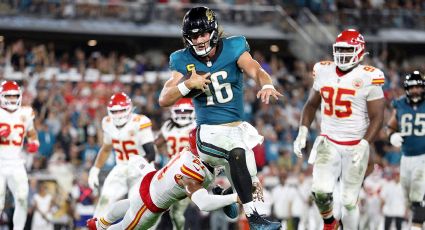 Trevor Lawrence, quarterback de Jaguars, llama “México” a una jugada de engaño en el partido ante Chiefs