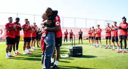 El ‘triunfo’ más valioso: Matías Almeyda interrumpe la práctica del Sevilla para reconocer a la esposa del brasileño Marcao por superar el cáncer