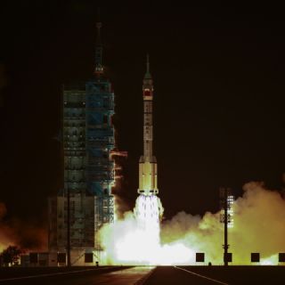 China lanza "a escondidas" nave espacial reutilizable; dicen que fue un éxito