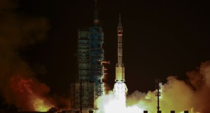 Ingresa tripulación de la Shenzhou-21 a la estación espacial china tras romper récord de acoplamiento