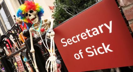 Funcionarios de Trump destacan en las "temibles" decoraciones de Halloween en Washington