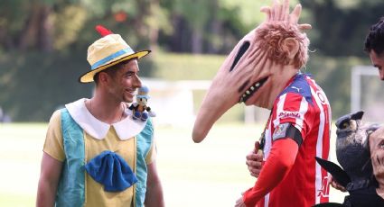 Luis Olivas, defensa de las Chivas, se vuelve viral tras disfrazarse de su compañero Isaac ‘Conejito’ Brizuela durante el Halloween